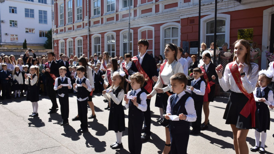 Саратовские выпускники расплакались на Последнем звонке