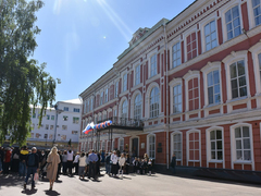 Саратовские выпускники расплакались на Последнем звонке