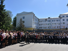 Саратовские выпускники расплакались на Последнем звонке