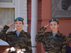 Саратовские выпускники расплакались на Последнем звонке