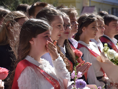 Саратовские выпускники расплакались на Последнем звонке