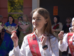 Саратовские выпускники расплакались на Последнем звонке