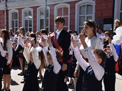 Саратовские выпускники расплакались на Последнем звонке