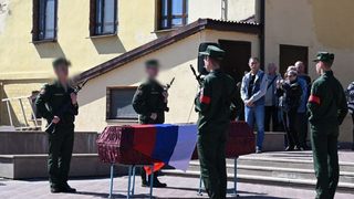 В Хвалыснке простились с военным-добровольцем Василием Златомрежевым