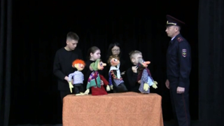 Саратовские полицейские помогли запустить спектакль о криминальном курьере Васе
