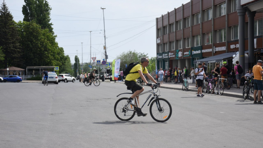 В Саратове 500 велосипедистов устроили гонку
