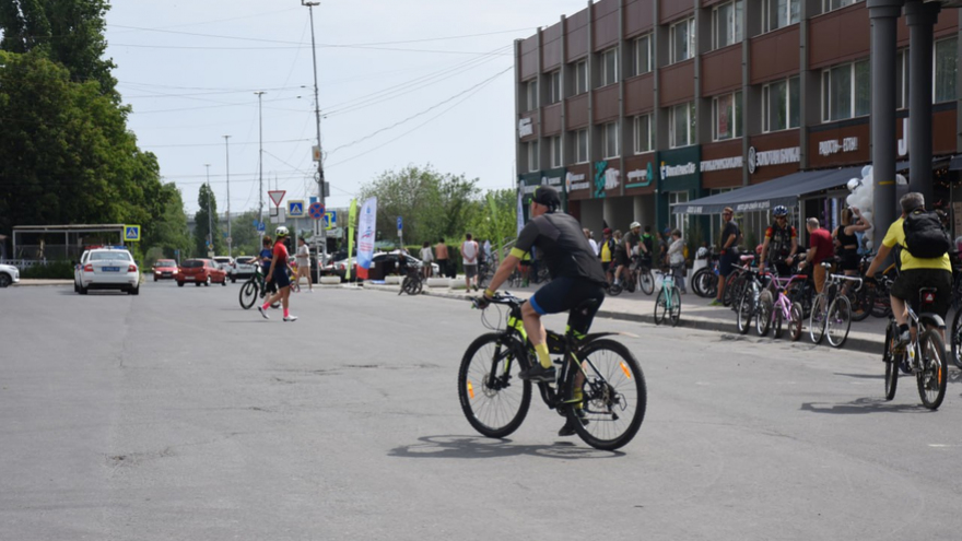 В Саратове 500 велосипедистов устроили гонку