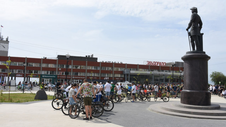 В Саратове 500 велосипедистов устроили гонку