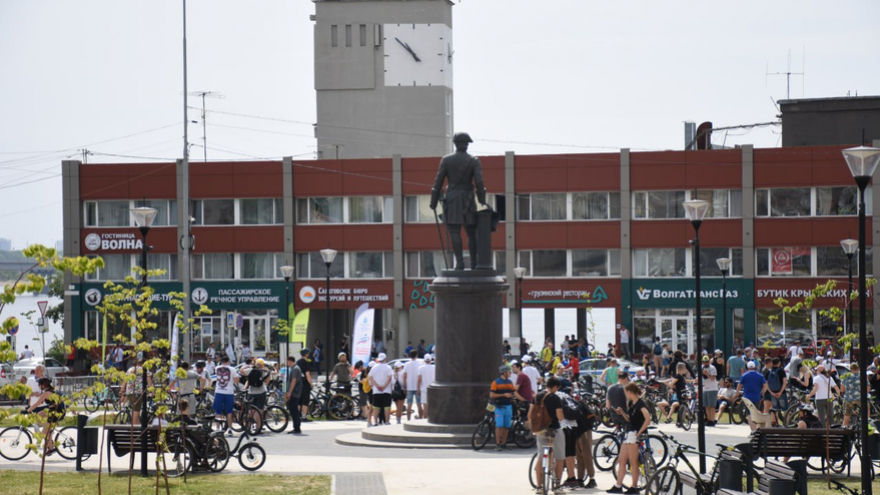 В Саратове 500 велосипедистов устроили гонку