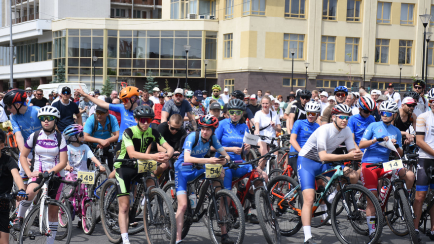 В Саратове 500 велосипедистов устроили гонку