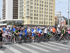 В Саратове 500 велосипедистов устроили гонку