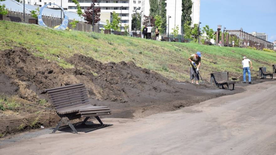 На саратовской набережной горожанам подпортили отдых КамАЗом