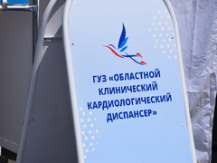 В жару, зато бесплатно: саратовцы стояли в очередях к врачам на Театральной площади