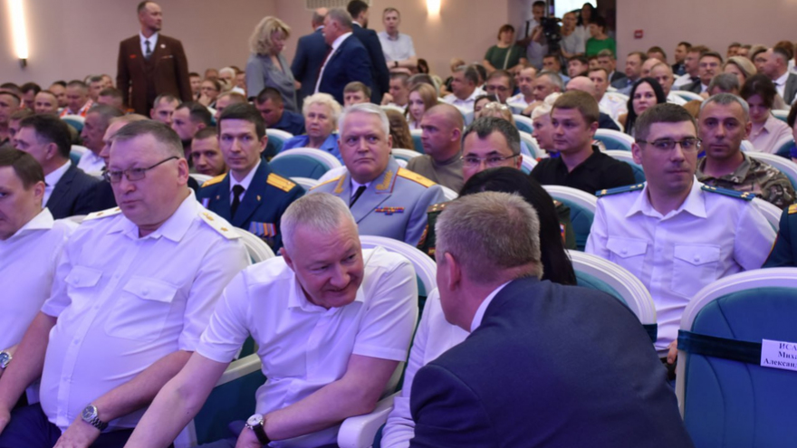 Саратовской семье с 9 детьми вручили орден Родительская слава