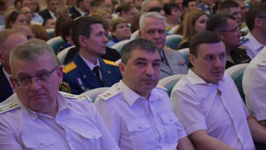 Саратовской семье с 9 детьми вручили орден Родительская слава