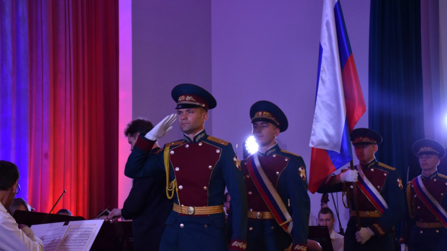 Саратовской семье с 9 детьми вручили орден Родительская слава