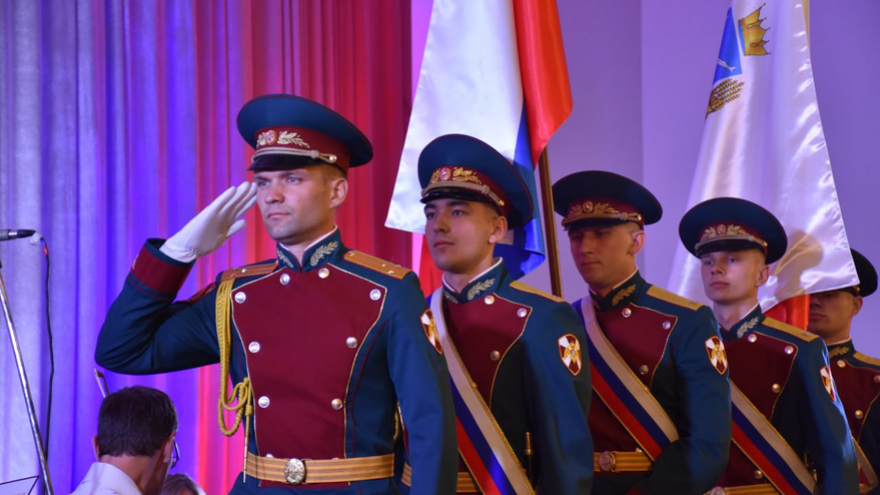 Саратовской семье с 9 детьми вручили орден Родительская слава