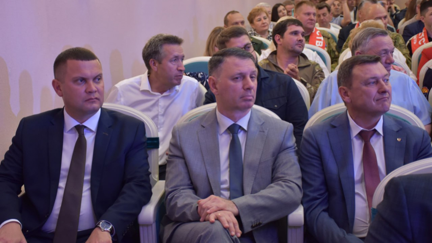Саратовской семье с 9 детьми вручили орден Родительская слава