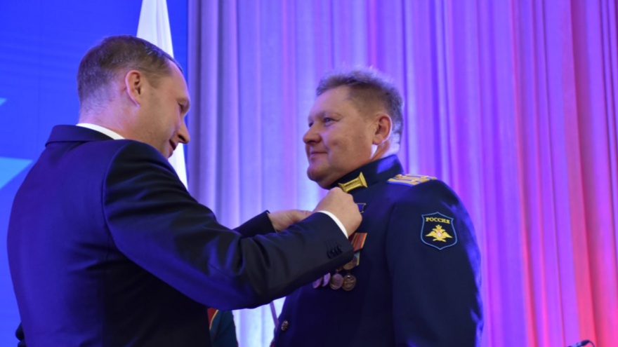 Саратовской семье с 9 детьми вручили орден Родительская слава