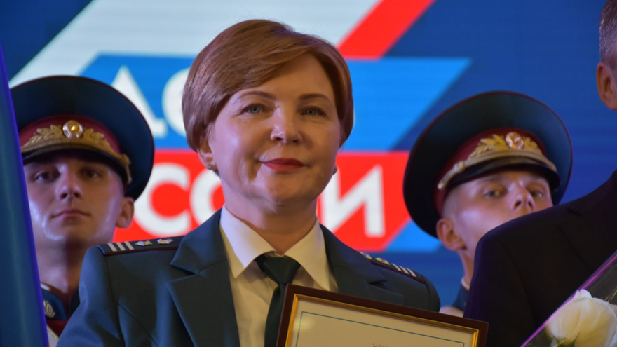 Саратовской семье с 9 детьми вручили орден Родительская слава