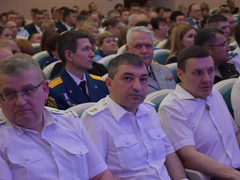 Саратовской семье с 9 детьми вручили орден Родительская слава