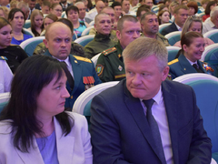 Саратовской семье с 9 детьми вручили орден Родительская слава