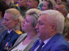 Саратовской семье с 9 детьми вручили орден Родительская слава