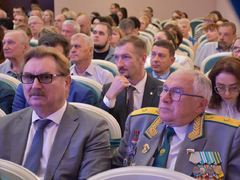 Саратовской семье с 9 детьми вручили орден Родительская слава