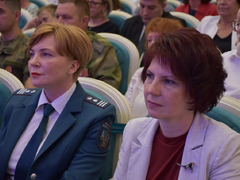 Саратовской семье с 9 детьми вручили орден Родительская слава