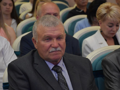 Саратовской семье с 9 детьми вручили орден Родительская слава