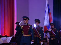 Саратовской семье с 9 детьми вручили орден Родительская слава