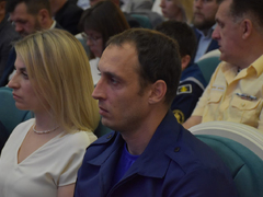 Саратовской семье с 9 детьми вручили орден Родительская слава