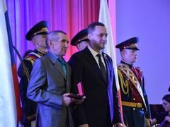 Саратовской семье с 9 детьми вручили орден Родительская слава