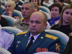 Саратовской семье с 9 детьми вручили орден Родительская слава