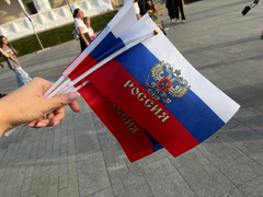 Провели викторину, раздали флажки и ленты с триколором: на ПривЖД прошли акции ко Дню России