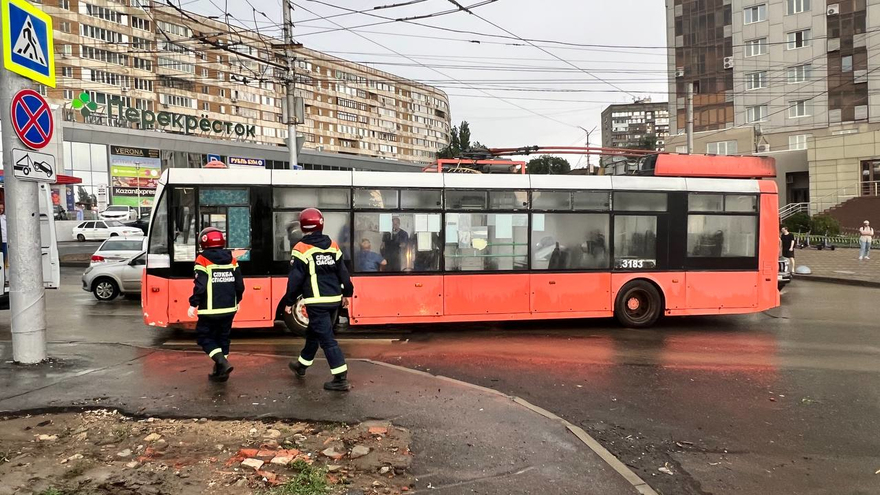 В Саратове водителя троллейбуса ударило током