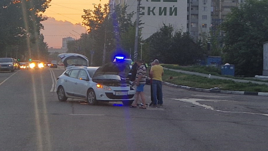 В Энгельсе на перекрестке разбился мотоциклист
