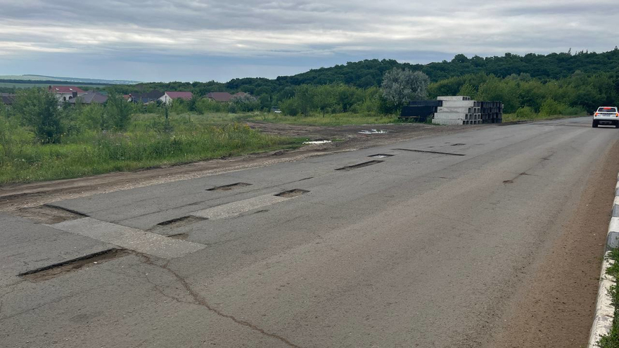 Саратовец: около перинатального центра изуродовали и забросили дорогу
