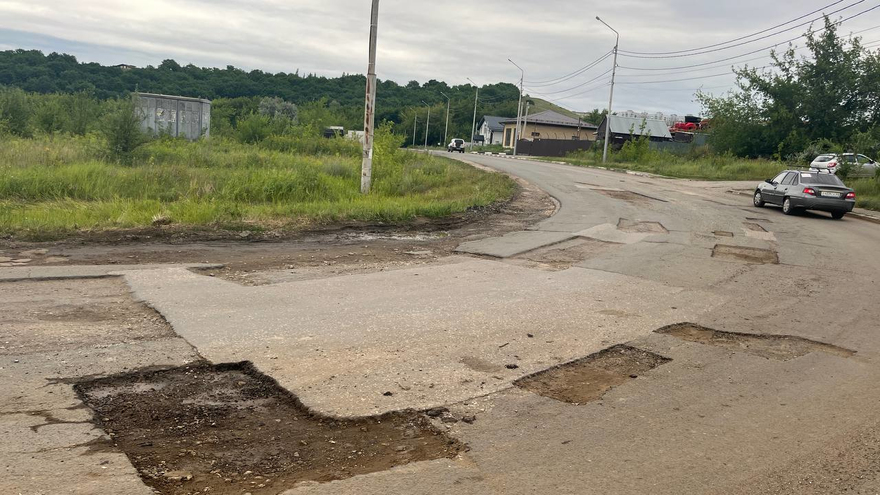 Саратовец: около перинатального центра изуродовали и забросили дорогу