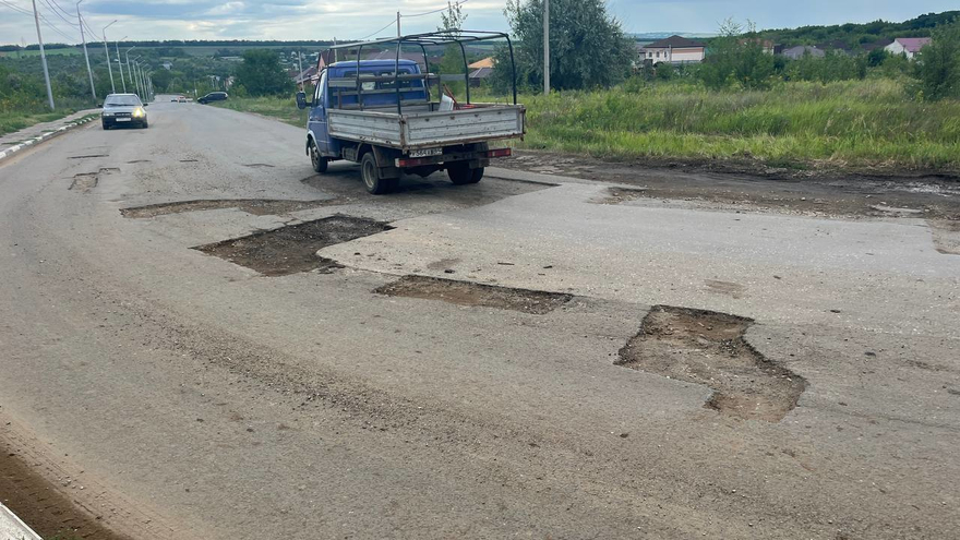 Саратовец: около перинатального центра изуродовали и забросили дорогу