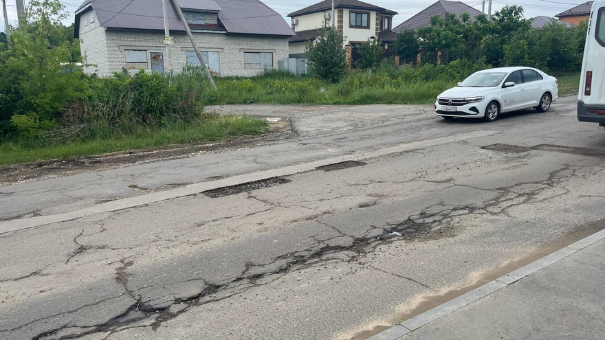 Саратовец: около перинатального центра изуродовали и забросили дорогу