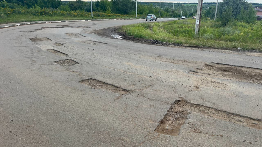 Саратовец: около перинатального центра изуродовали и забросили дорогу