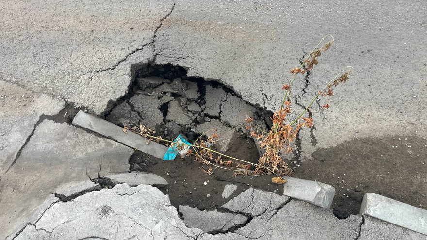 Саратовец: около перинатального центра изуродовали и забросили дорогу