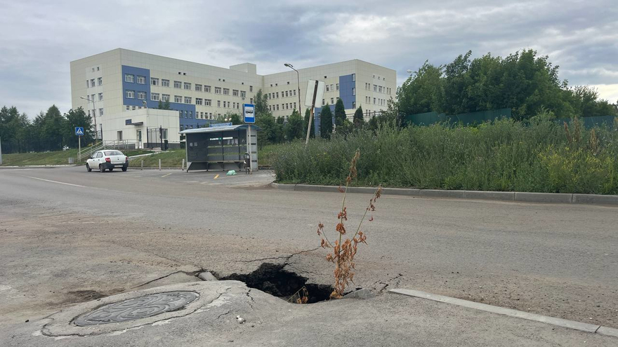 Саратовец: около перинатального центра изуродовали и забросили дорогу