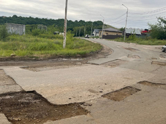 Саратовец: около перинатального центра изуродовали и забросили дорогу