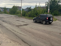 Саратовец: около перинатального центра изуродовали и забросили дорогу
