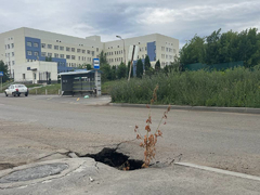 Саратовец: около перинатального центра изуродовали и забросили дорогу