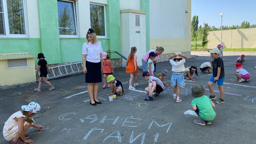 Саратовских сотрудников ГИБДД поздравили с профессиональным праздником