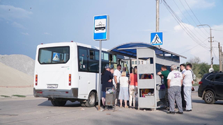 Жара: в Саратове кондиционеры в автобусах заменили открытой дверью