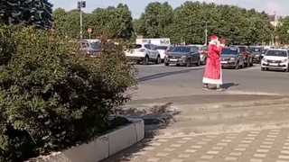 В Кирове в жару заметили Деда Мороза